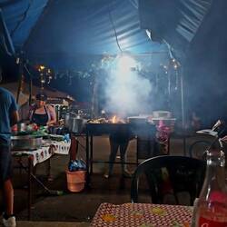 Hier wird unser Abendessen gegrillt