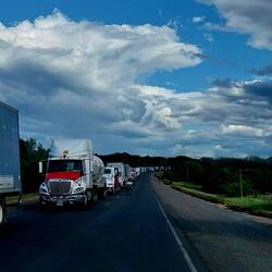 Endlich sind wir durch, die stehen noch länger