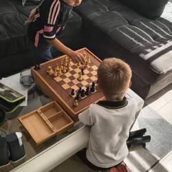 Felix spielt Schach bei und mit Felix