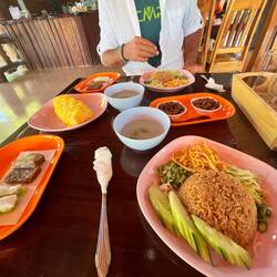 Und wieder begann der Tag mit einem typischen Thai-Frühstück