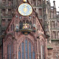 At noon the mechanism of this church come into action to present at the court of the emperor.