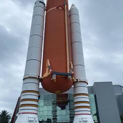 Atlantis Feststoff Raketen und Haupttank im Masstab 1:1