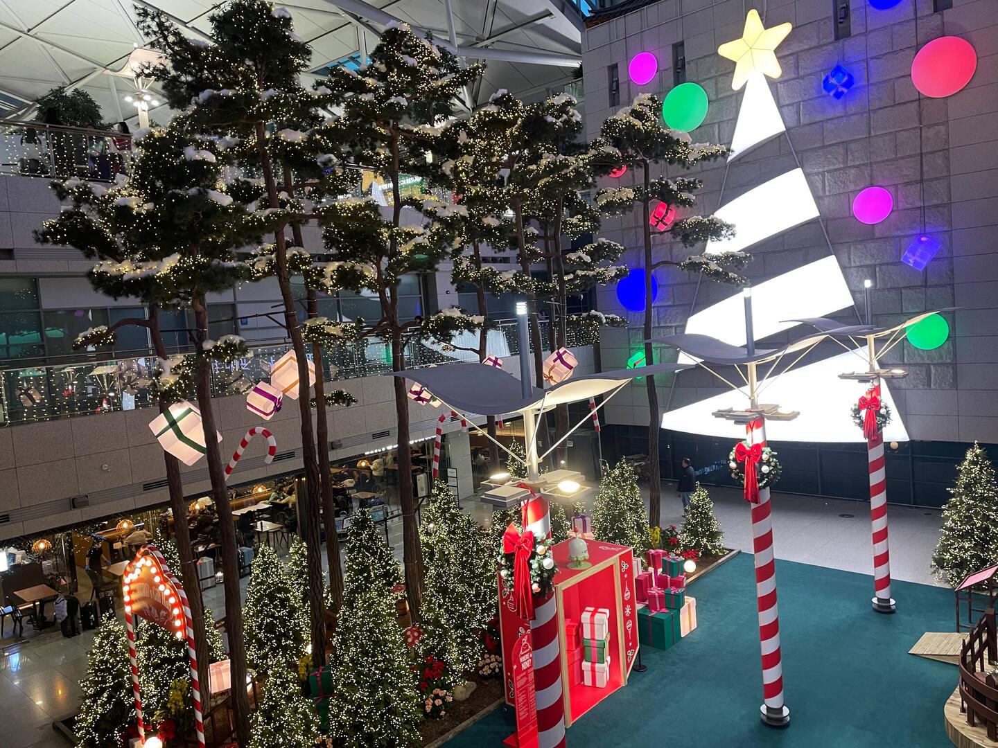 Fun airport decorations