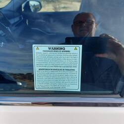 Warnhinweis Fahrerseite Seitenscheibe 🤪