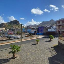 Der Blick zu den Bergen.