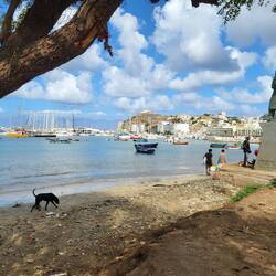 Ein ruhiger Bummel an der Bucht.