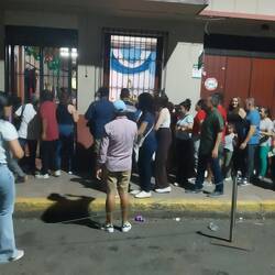 Die Leute warten auf Geschenke