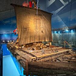 Kon-Tiko - damit fuhren die nach Französisch-Polynesien! Ich nehm lieber den Flieger... 😁