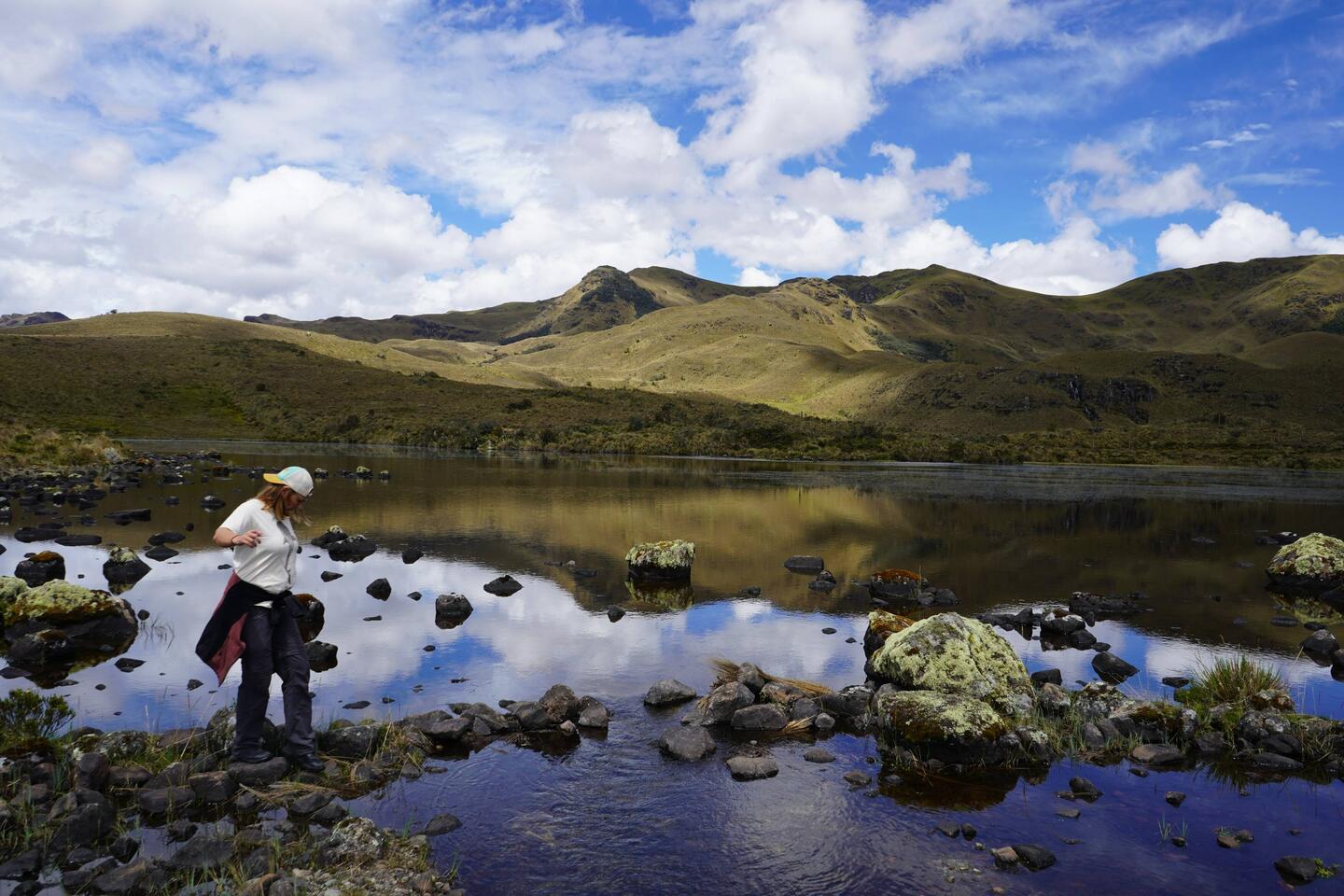 Über 4000 Meter hoch spiegeln sich die noch höheren Berge in den Lagunen.