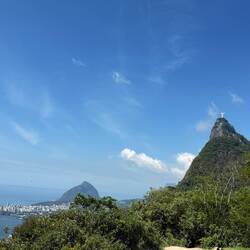 ... die Morro Dois Irmãos (Zwei-Brüder-Felsen) und der Herr, der mich seit 4 Wochen "verfolgt"