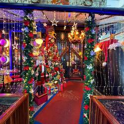 Marius! Eine Empfehlung von Silvia. Also: Wer 60 wird und seine Freunde einladen will...