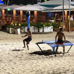 ...die hier machen Fussballtischtennis...