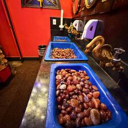 ...was sich als super coole adäquat ausgestattete Ablass-Oase herausstellte...Waschbecken mit Kies..