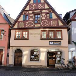 Sadly, you can't eat everything, so no bakery stop.