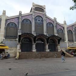 Mercado, prej nunski samostan.