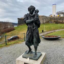 Krigsmoderen (The Wartime Mother)