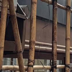 Nach dem furchtbaren Häuserbrand wird es sicher neue Auflagen geben. 😞