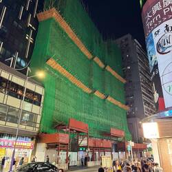 Bambus ist leicht und stabil und wird deshalb überall für Gerüste verwendet.