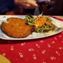 Dad had das kartoffelrosti mit krauterquark und salat.