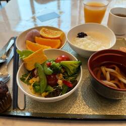 Hotelfrühstück (man kann auch viel Meerestier essen...)