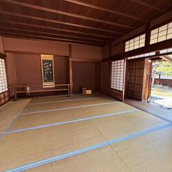 Verwaltungsgebäude Takayama Jinya von 1692, viele kühle Räume mit fusskalten Tatamimatten