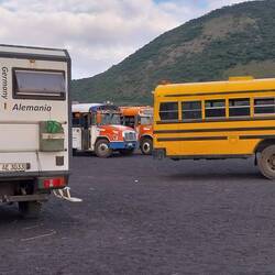 3 Busse parken bei uns