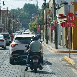 Hier muss man erst rechnen, bevor man die Kreuzung überqueren darf