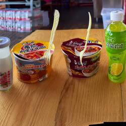 Abendessen im Zug Kunming-Dali