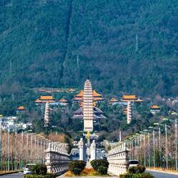 Blick vom Eingang die Anlage hinauf.