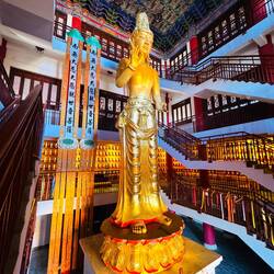 Im Tempel der tausend Buddha.