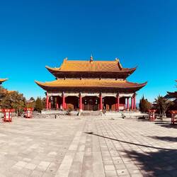 Riesige Flächen zwischen den Tempeln. Und wir ganz alleine. 😊