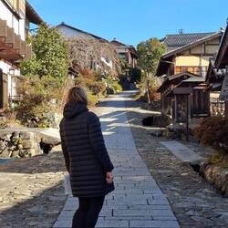 Imitating an influencer we just saw doing a stupid pose with her legs