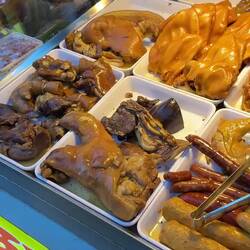 Man nehme sich einen Becher und fülle diesen.