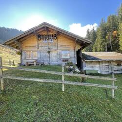 Ein schönes Chalet auf dem Weg