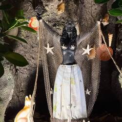 Hmmh! Wenn ja, welche? Maria da luxúria e do amor livre? 🤔 ...ich werd's nicht herausfinden (seufz)