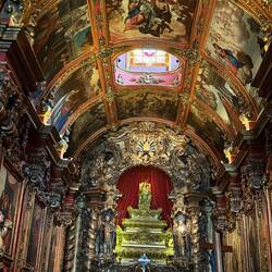 Üppig, üppig! Schöne Handwerkskunst.