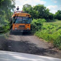Wir haben gemeint die Straße ist für uns schon nicht groß, dann kommt er daher