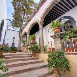 Auf den Schreck schnell in einen ruhigen Patio retten ...