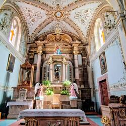 ... dessen von Engeln behüteten Altar wir bewundern konnten ...