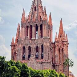 Gleich daneben die Parroquia de San Miguel ...