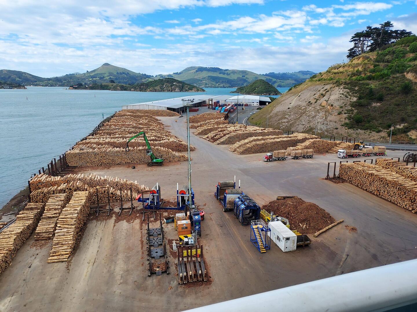 Docked near the sawmill. Look at all that pine.