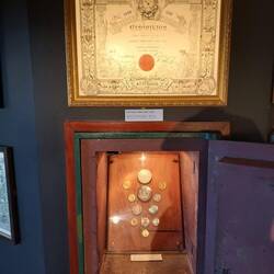 Gold medal winning beers; 3x 8-pointed stars in the logo