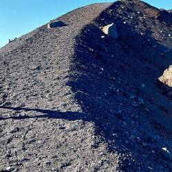 Der schmale Weg am Kraterrand