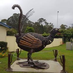 Lyrebird sculpture between Lakes Entrance and Eden