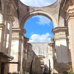 Ruinen hinter der Kathedrale