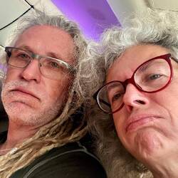 Pamplemousse !! Délivrés libérés !! (On n'en peut plus de l'avion !)