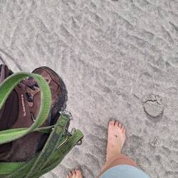 15° & bedeckt, Einheimische tragen Steppmantel und Winterbuts