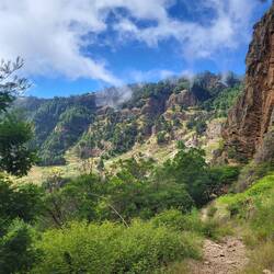 Wir überschreiten die Passhöhe auf 1288 m Höhe.