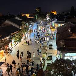 Hinten das Erhai-Tor