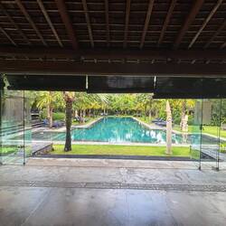 Jogaraum mit Aussicht auf unseren Pool